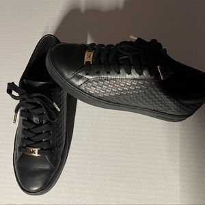 MICHAEL KORS women’s black leather athletic shoe